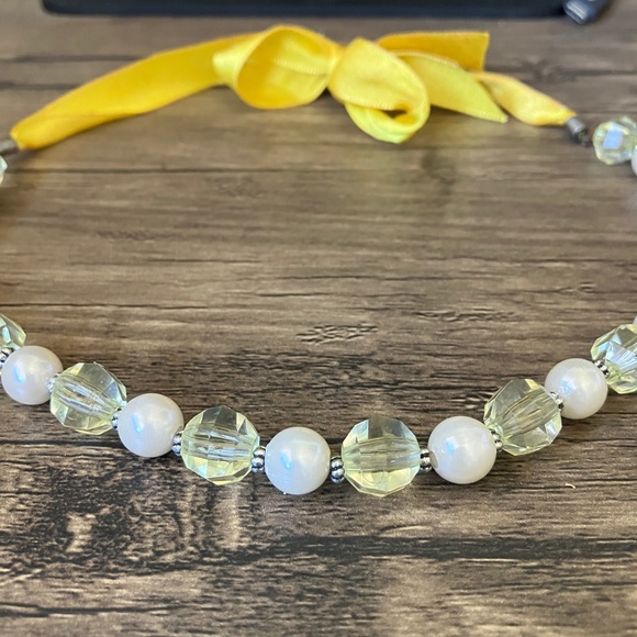 Vintage faux pearl and crystal baroque necklace with yellow satin ribbon - Picture 4 of 8